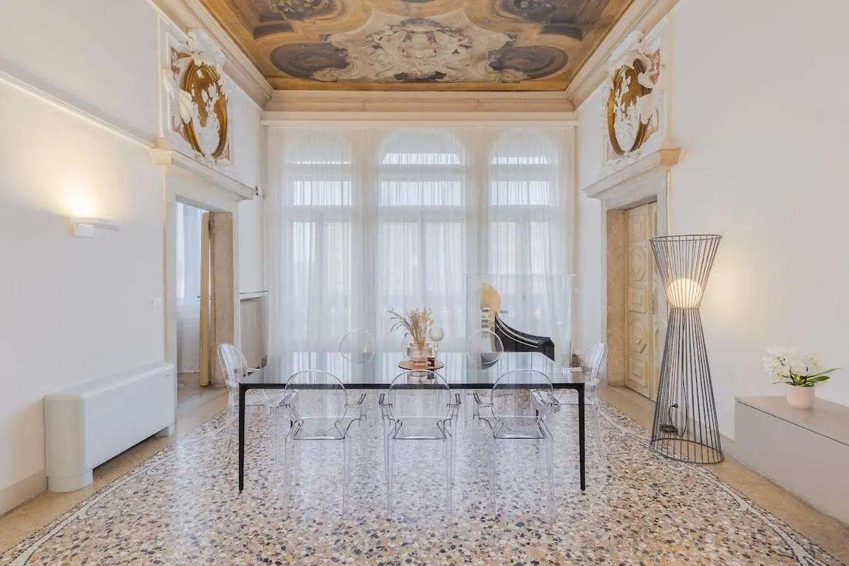 Luxury Calatrava - Apartment In Venetian Palazzo Venice