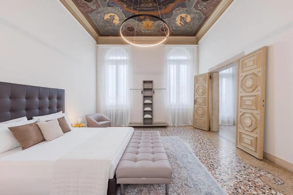 Luxury Calatrava - Apartment In Venetian Palazzo 0*, Venice Italy