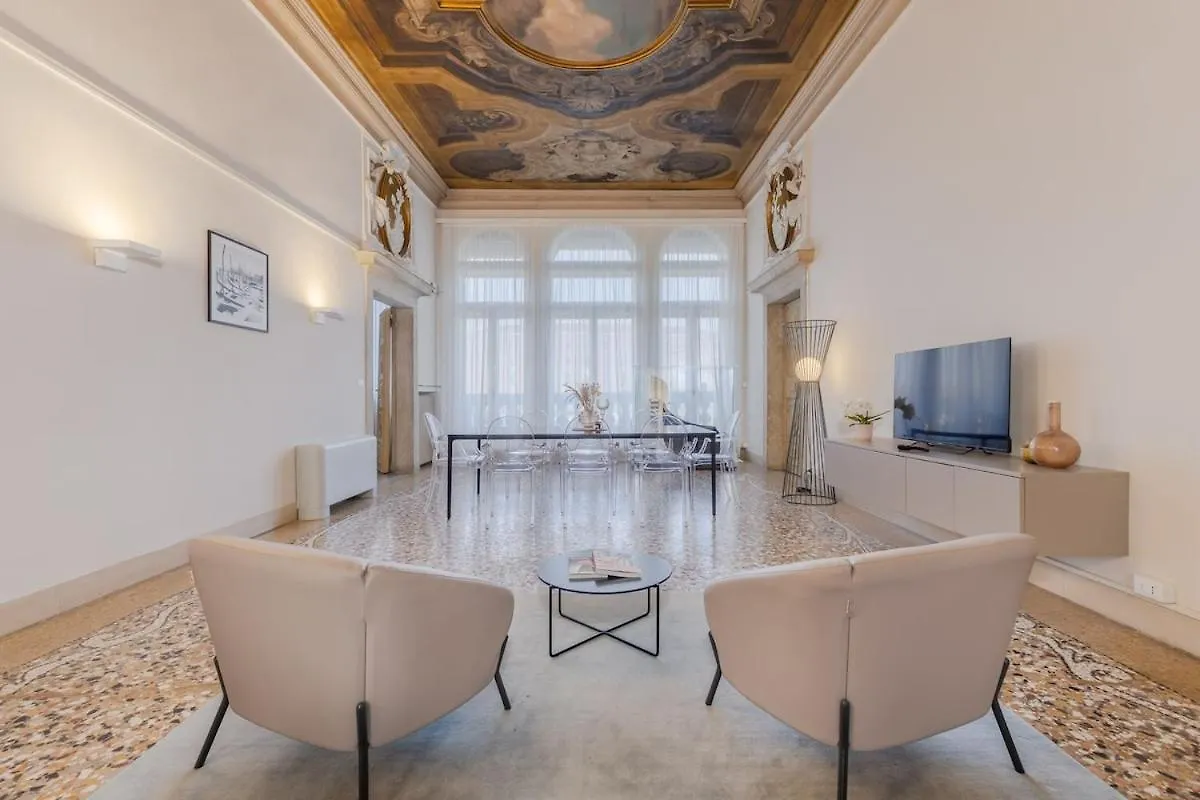 Luxury Calatrava - Apartment In Venetian Palazzo Italy