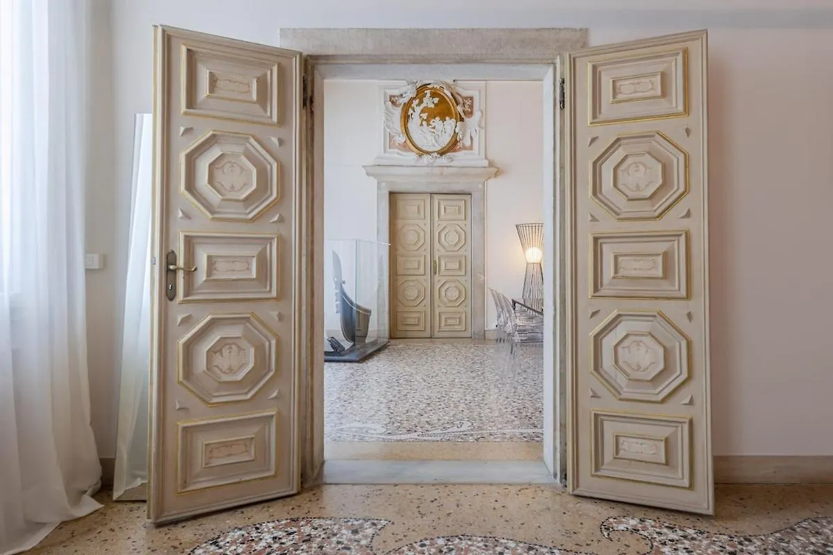 Luxury Calatrava - Apartment In Venetian Palazzo  Venice