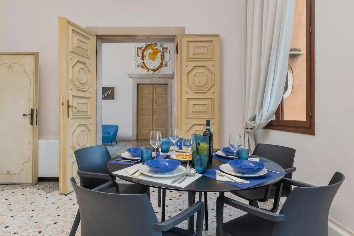 Luxury Calatrava - Apartment In Venetian Palazzo Italy