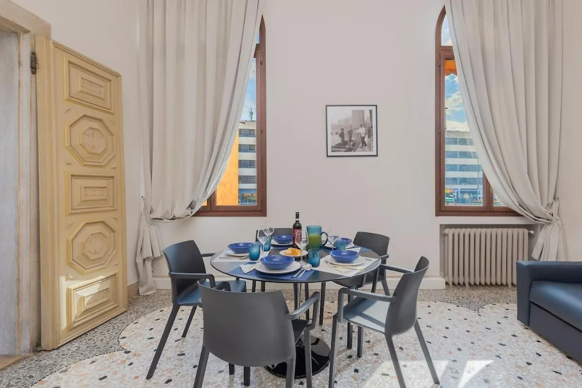 Luxury Calatrava - Apartment In Venetian Palazzo Italy