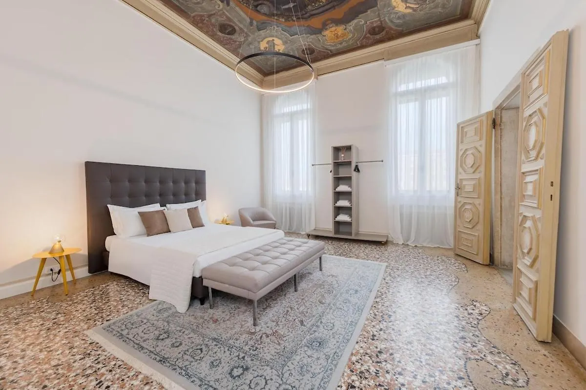 Luxury Calatrava - Apartment In Venetian Palazzo 0*, Venice