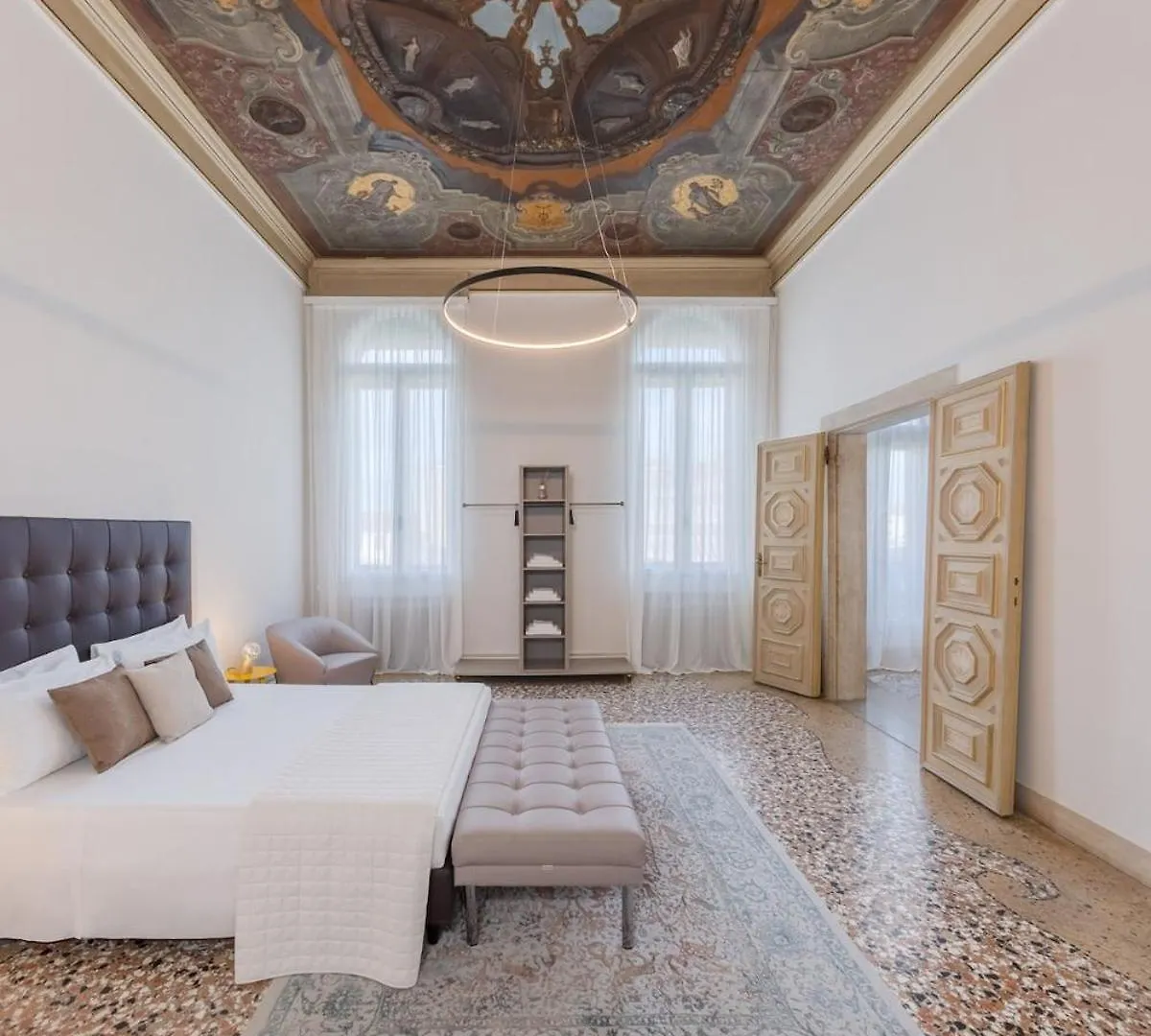 Luxury Calatrava - Apartment In Venetian Palazzo  Venice