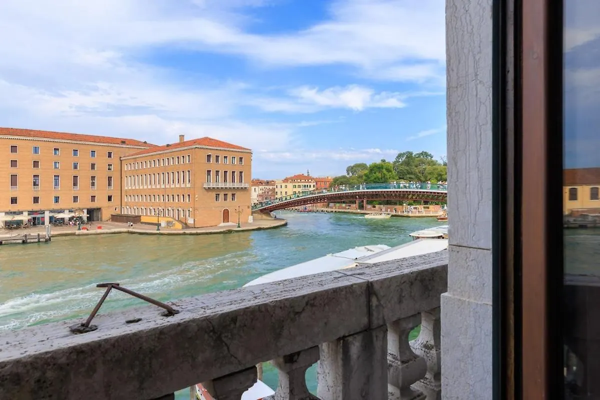 Luxury Calatrava - Apartment In Venetian Palazzo Italy
